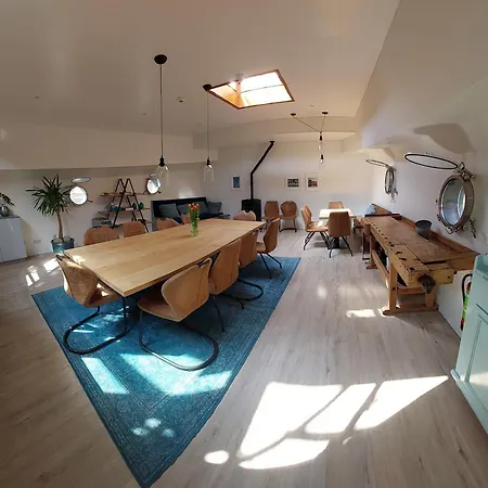 فندق مبيت وإفطار Boat On Water 3*