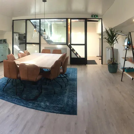 Boat On Water Bed & Breakfast 3*