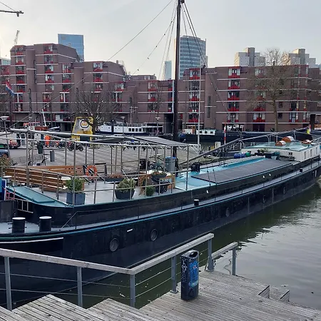 Bed & Breakfast Boat On Water 3*