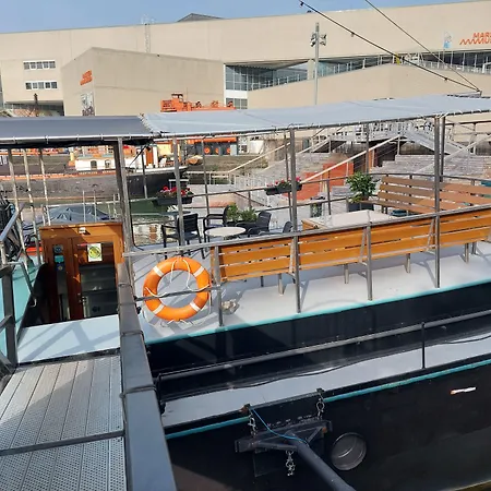 Boat On Water 3*