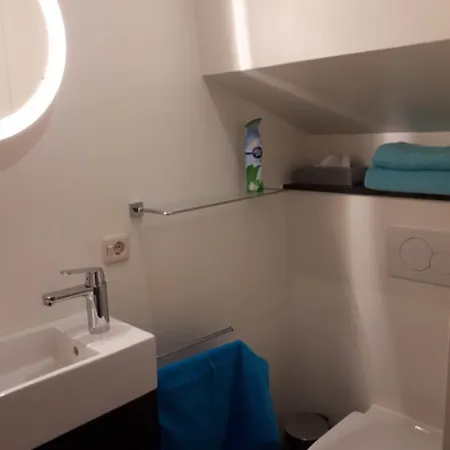 Boat On Water Bed and breakfast 3*