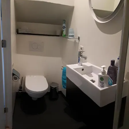 Bed and breakfast Boat On Water