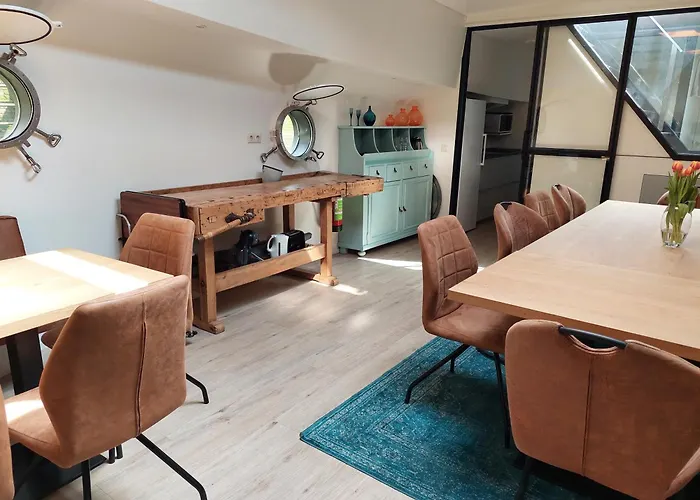 B&B Boat On Water 로테르담