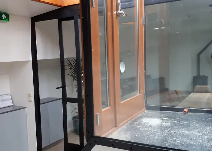 Boat On Water Frühstückspension