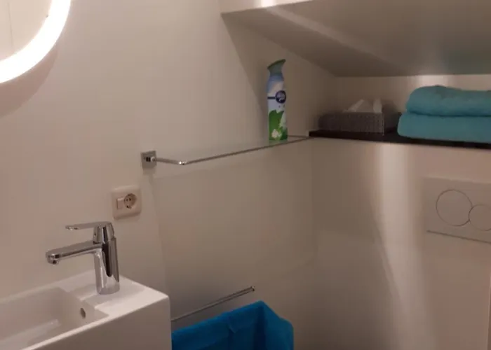 Boat On Water Frühstückspension 3*