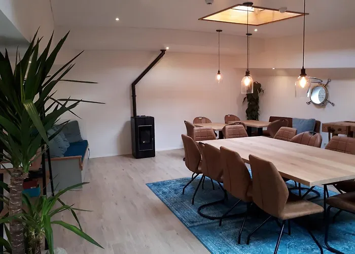 Bed & Breakfast Boat On Water