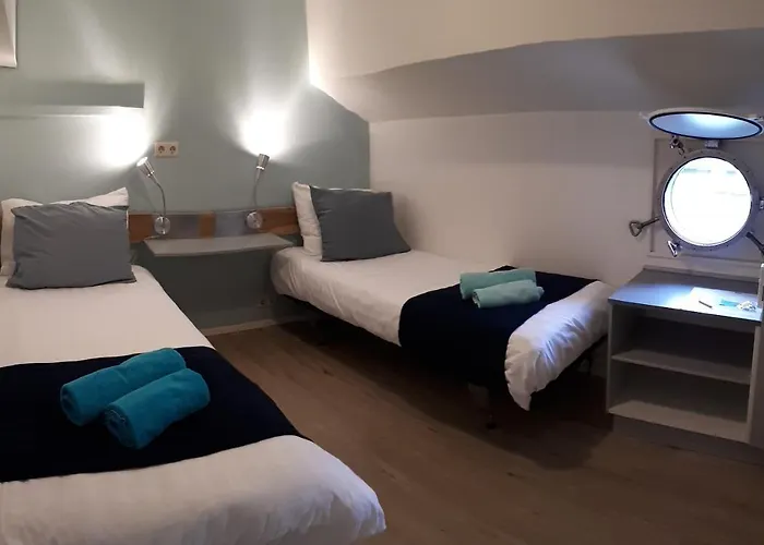 Boat On Water Bed & Breakfast 3*