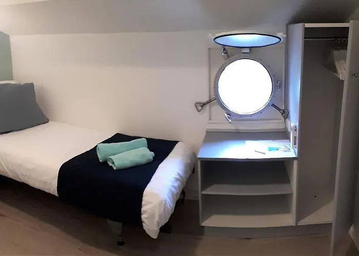 B&B Boat On Water 로테르담